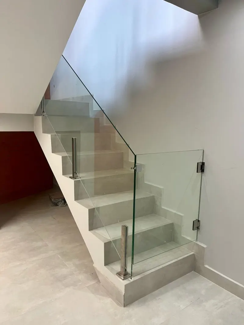 Guarda-corpo de vidro para escadas e varandas — Mazzauti